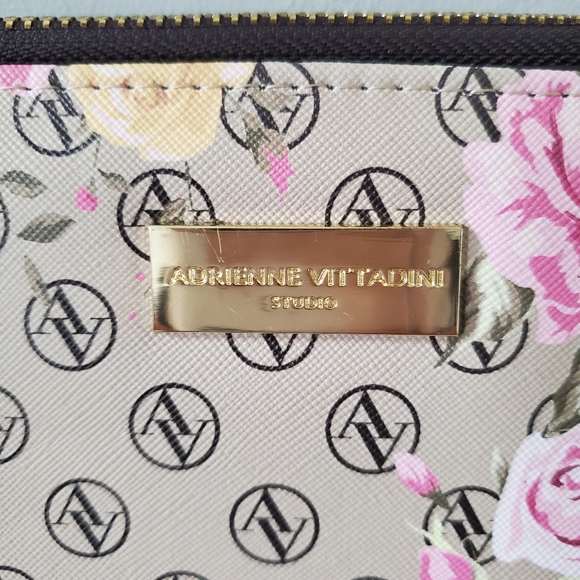 ADRIENNE VITTADINI Womens Beautiful Flowery Wallet - Picture 2 of 6